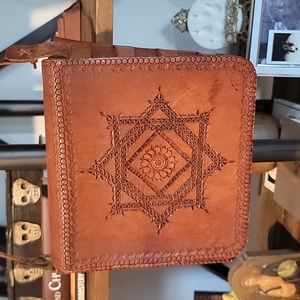 ‼️FINAL PRICE‼️VINTAGE Tooled Leather Purse 🦋